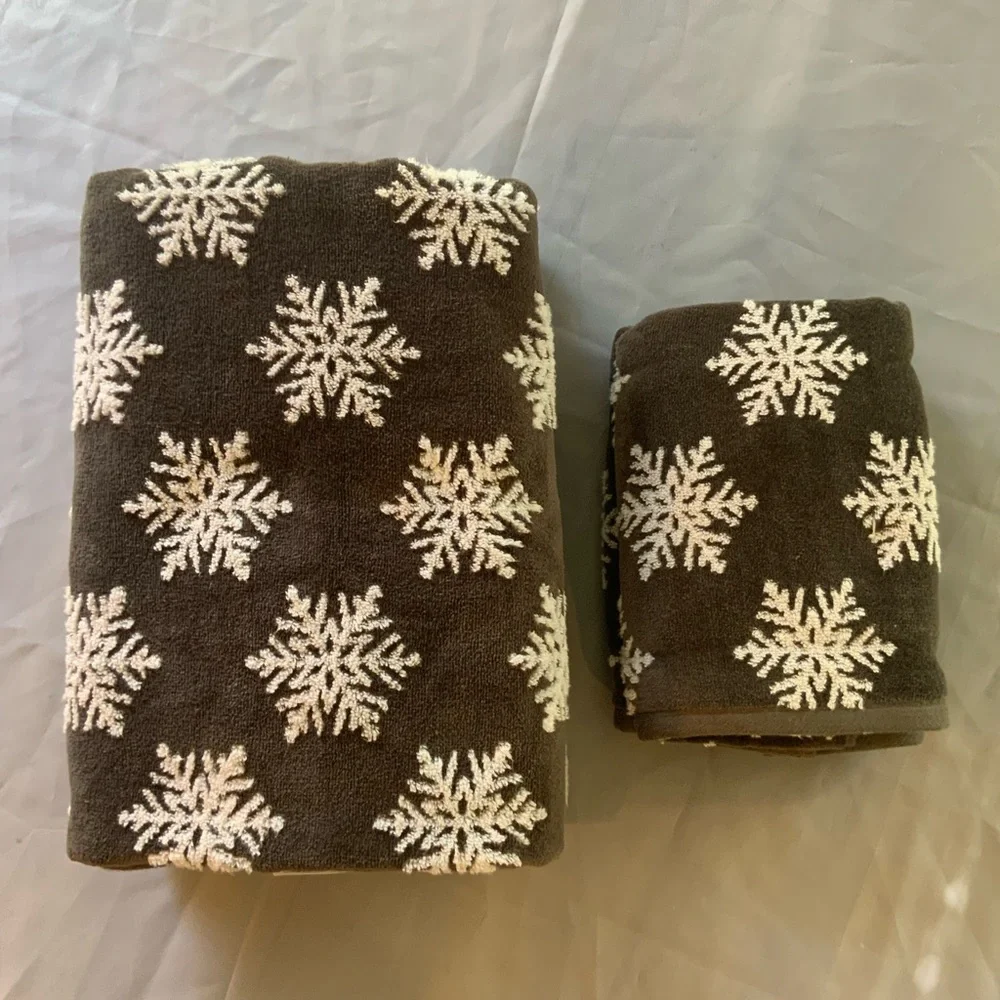 Snowflake Patterned gray and White Towels